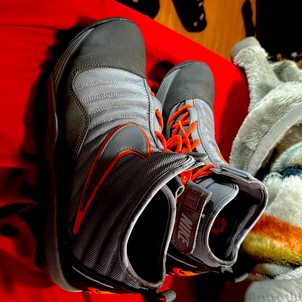 Nike men’s grey 8.5